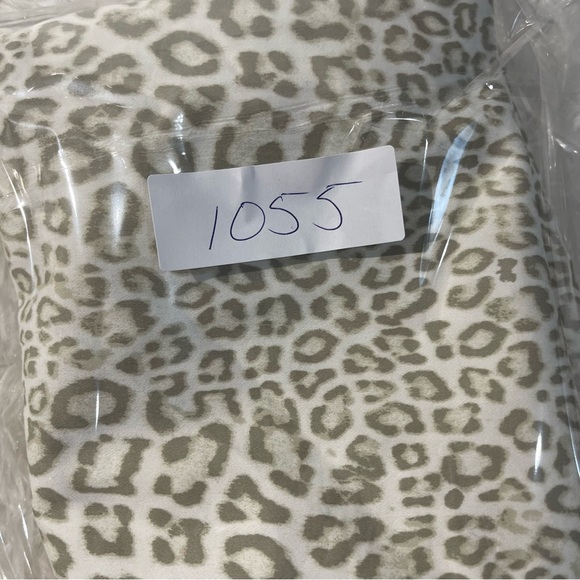 Chico’s Womens Cropped Animal Print Cargo Pants Size US XL 16 Pockets - Picture 9 of 9